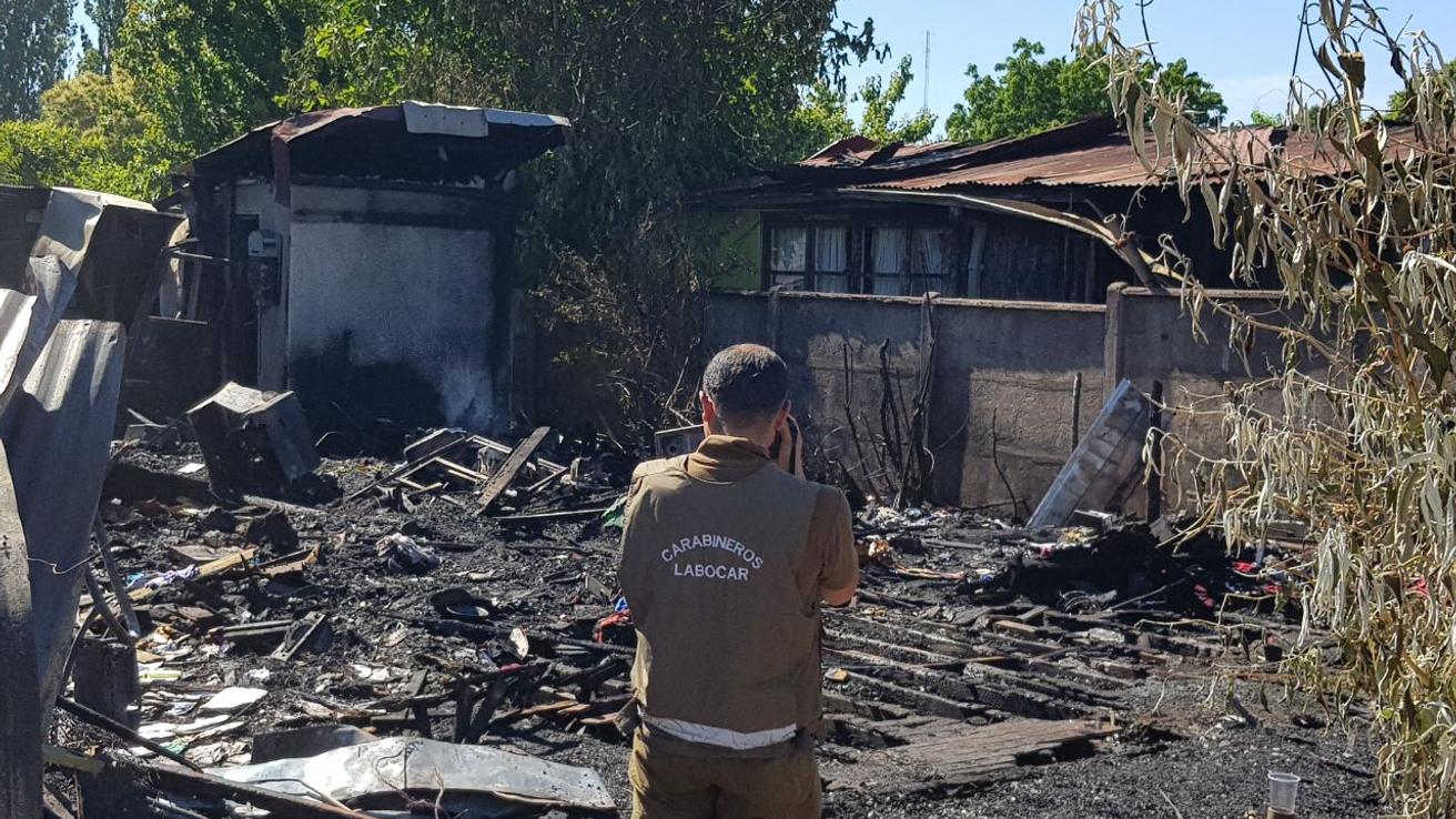 9 personas resultaron damnificadas tras incendio que afectó a dos viviendas en Chillán Viejo