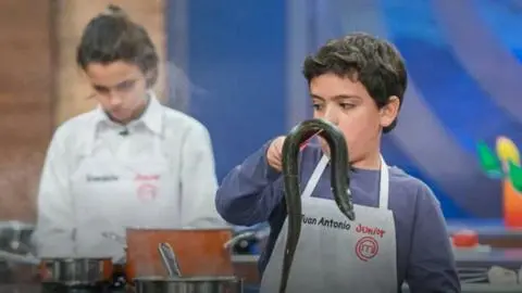 Polémico MasterChef Junior español enseña a los niños a descuartizar animales