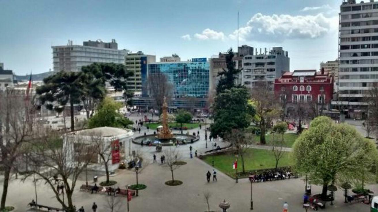 El round tuitero entre Jorge Baradit y la Municipalidad de Concepción