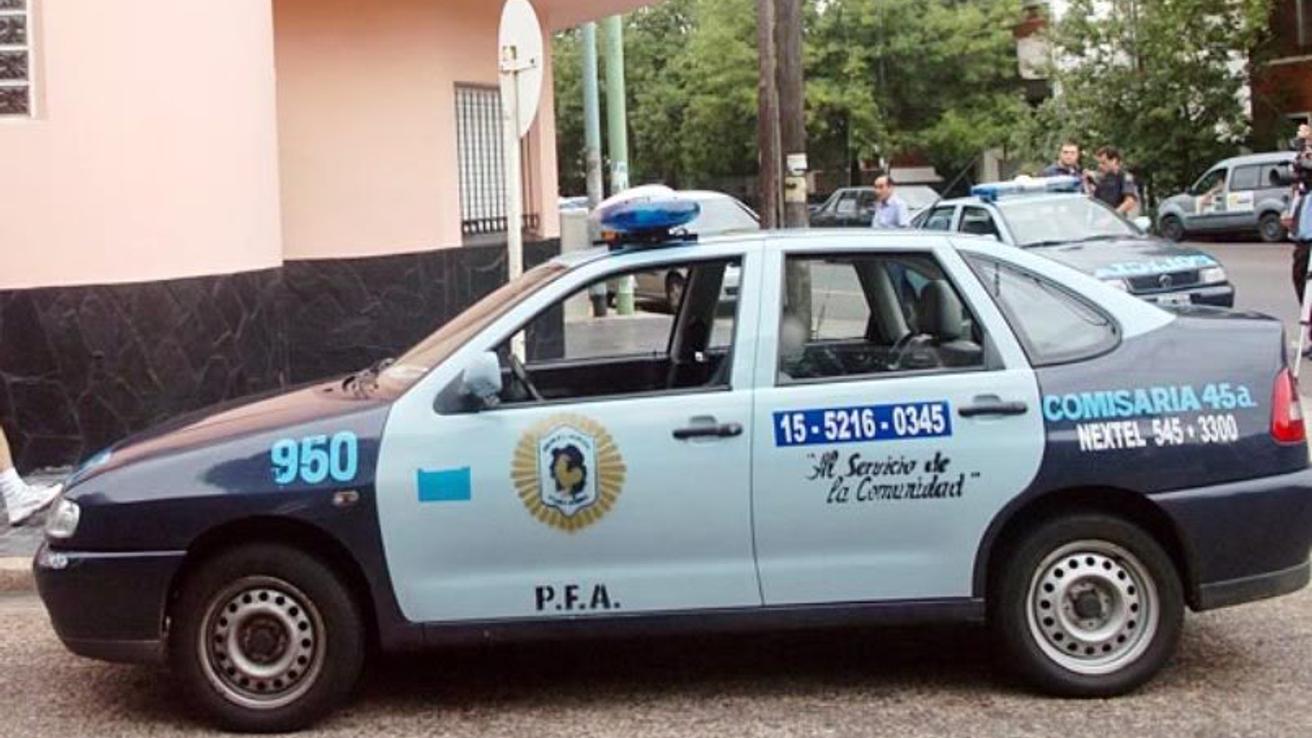 Le disparó a su pololo y lo dejó morir desangrado en la calle