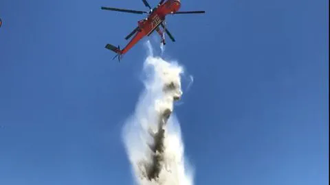 [VIDEO] Imponente helicóptero Annie apoyó en incendio al interior de Celulosa Arauco