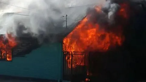 Incendio arrasó con una serie de viviendas en Chiguayante
