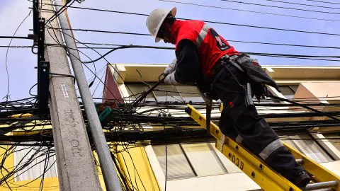 ¡Adiós cables en desuso! Convenio permitirá retirar el cableado aéreo
