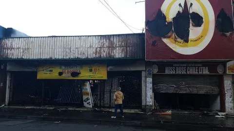 Feroz incendio deja pérdidas millonarias en Concepción: un local se inauguró hace poco días
