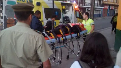 Menor de 17 años resulta con corte en su cabeza tras perder equilibrio al recibir chorro lanzaaguas de carabineros en Concepción