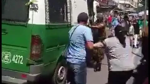 “Guerra” campal entre ambulantes y Carabineros en el centro de Concepción