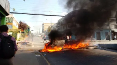 Disturbios entre ambulantes y carabineros se toman otra vez el centro de Concepción