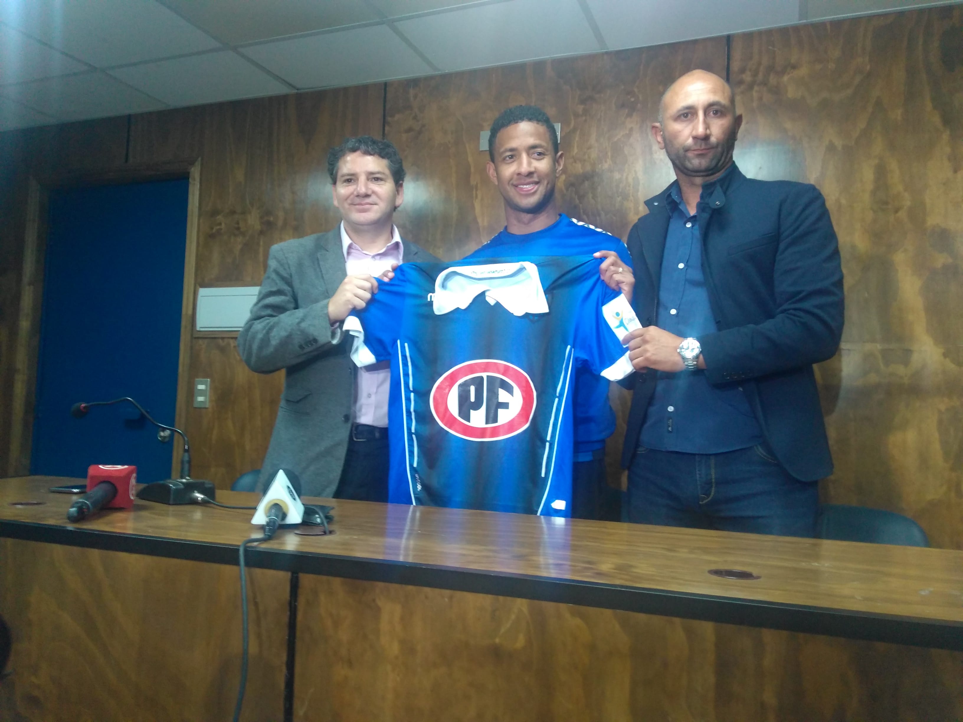 Huachipato presentó a su “joyita” que promete goles: delantero es mundialista panameño