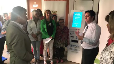 Registro Civil instaló tótem de atención en Cesfam de Leonera