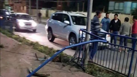 Camioneta cae al mar en Tomé tras perder el control su conductor