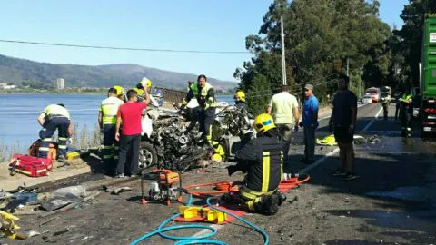 Horrible colisión frontal deja dos personas fallecidas en la Ruta de la Madera