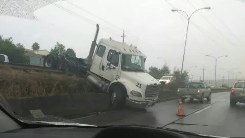 Accidente frente a la UCSC generó enorme congestión en Alonso de Ribera