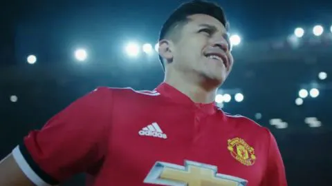 Este viernes debuta Alexis Sánchez por el Manchester United