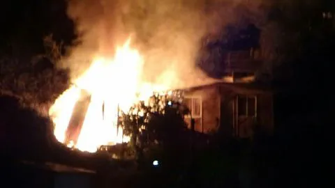 Devastador incendio consume por completo vivienda en Tomé