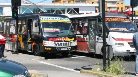 Choferes de buses Lota-Coronel descontentos por retraso en regulación de la locomoción