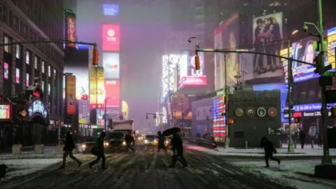 Nueva York declara estado de emergencia por “ciclón bomba” invernal