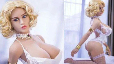 Encuentra a amante de su pareja y esta se hace pasar por muñeca sexual