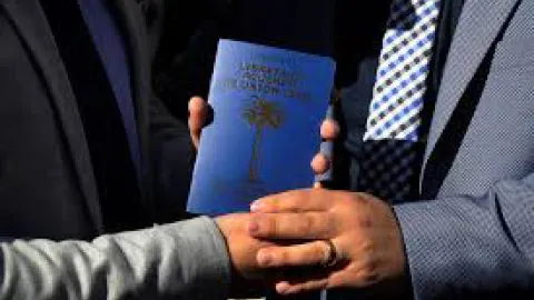 Imprenta deberá indemnizar a pareja homosexual