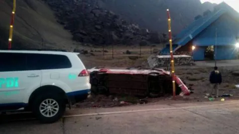 Bus que trasladaba a equipo infantil de la escuela de fútbol de Colo Colo se volcó y terminó con 3 fallecidos
