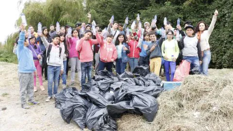 Vecinos limpiaron humedal en Hualpén