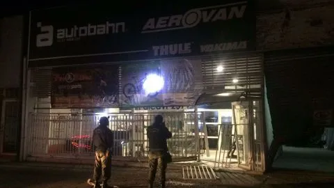 Delincuentes realizaron violento alunizaje a local comercial en Concepción