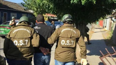[VIDEO] OS7 de Carabineros detiene a sujeto que ocultaba más de 500 dosis de pasta base en un Calefont