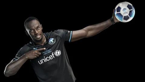 Usain Bolt debutará como futbolista en Old Trafford