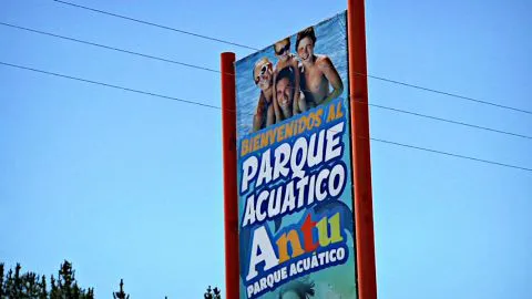 Menor muere tras caer en piscina para adultos en parque acuático de Quillón