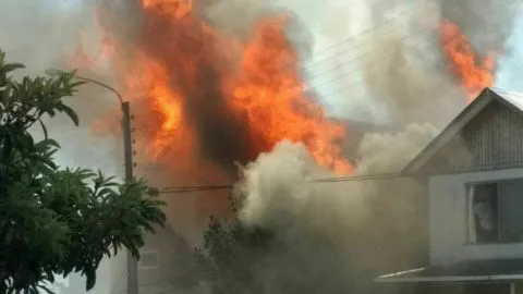 Incendio calcina viviendas en Arauco