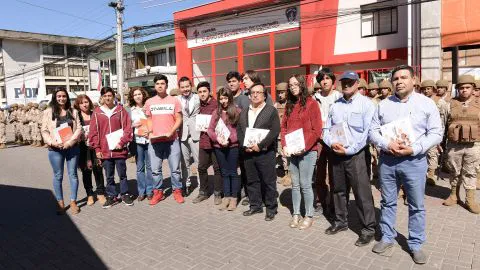 Alcalde de Coronel dona su sueldo y beca a estudiantes