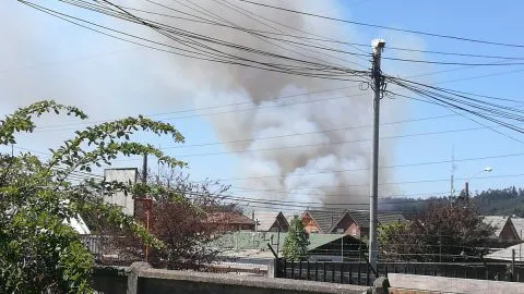 Impacto en San Pedro por enorme columna de humo de incendio en Lomas Coloradas