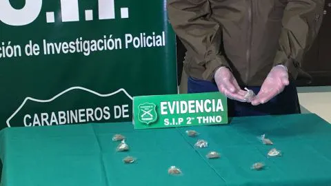 Detienen a inspector de liceo tras comprar droga afuera del establecimiento
