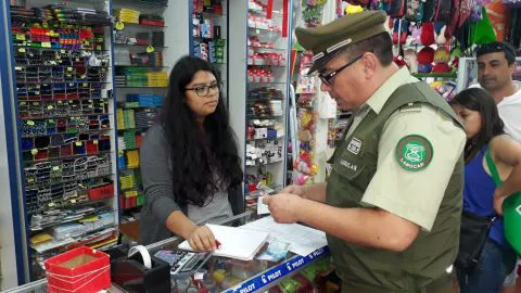 Carabineros entrega consejos al comprar útiles escolares