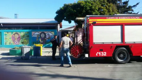 Principio de incendio al interior de Escuela Helen Keller de Hualpén movilizó a Bomberos