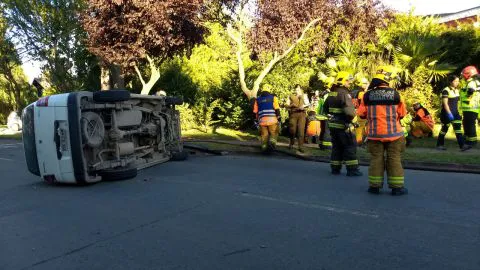 Vehículo termina volcado en Concepción