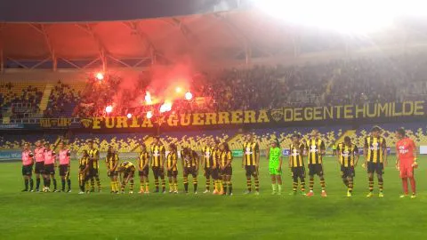 El “Bichi” Fuertes tuvo amargo debut en la banca de Fernández Vial