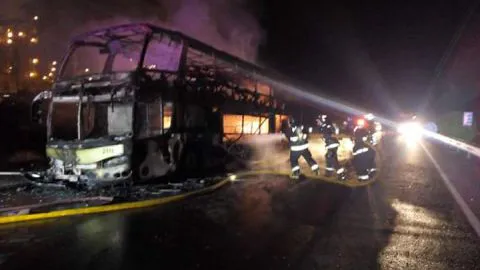 Bus de dos pisos se quemó en Autopista del Itata