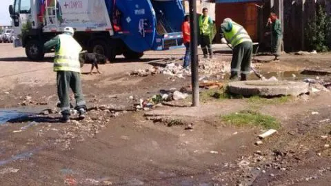 Inundación de aguas servidas afecta a vecinos de Pedro del Río en Concepción