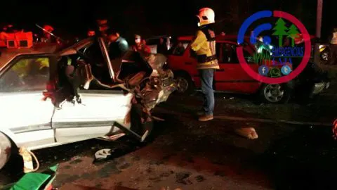 Fuerte colisión entre dos vehículos deja seis personas lesionadas en la Ruta Q-90