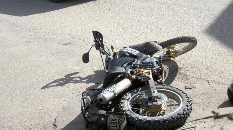 Sujeto llevó a su hijo al hospital en moto y en estado de ebriedad, tuvieron accidente y el menor murió