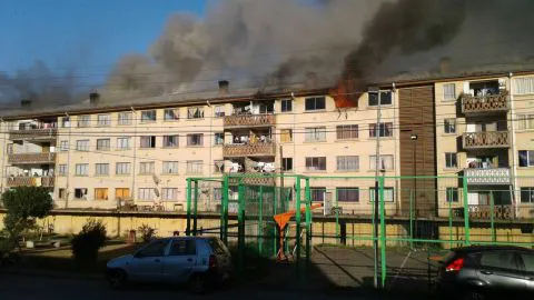 Gran incendio afecta edificio patromonial del sector Schwager en Coronel