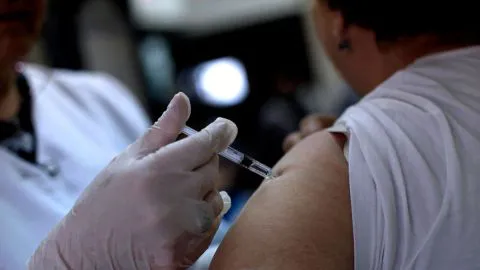 Campaña contra la influenza ya lleva un 48% de avance