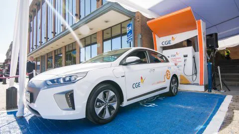 CGE inauguró su primer punto de carga eléctrica de autos en Concepción
