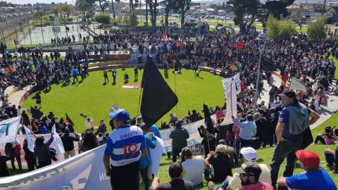 Miles de vecinos protestaron en Coronel