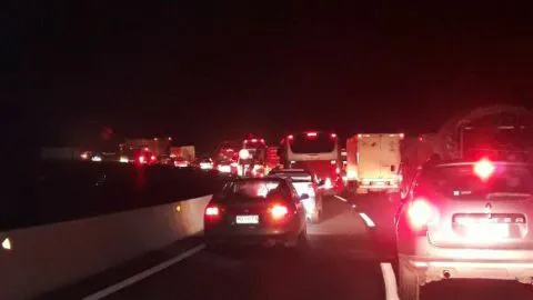 Apoderados de escuela modular se tomaron ruta 160 en Lota