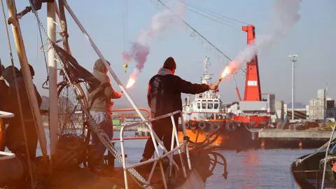 La novedosa forma de protestar en el mar por más cuota de los pescadores en Talcahuano