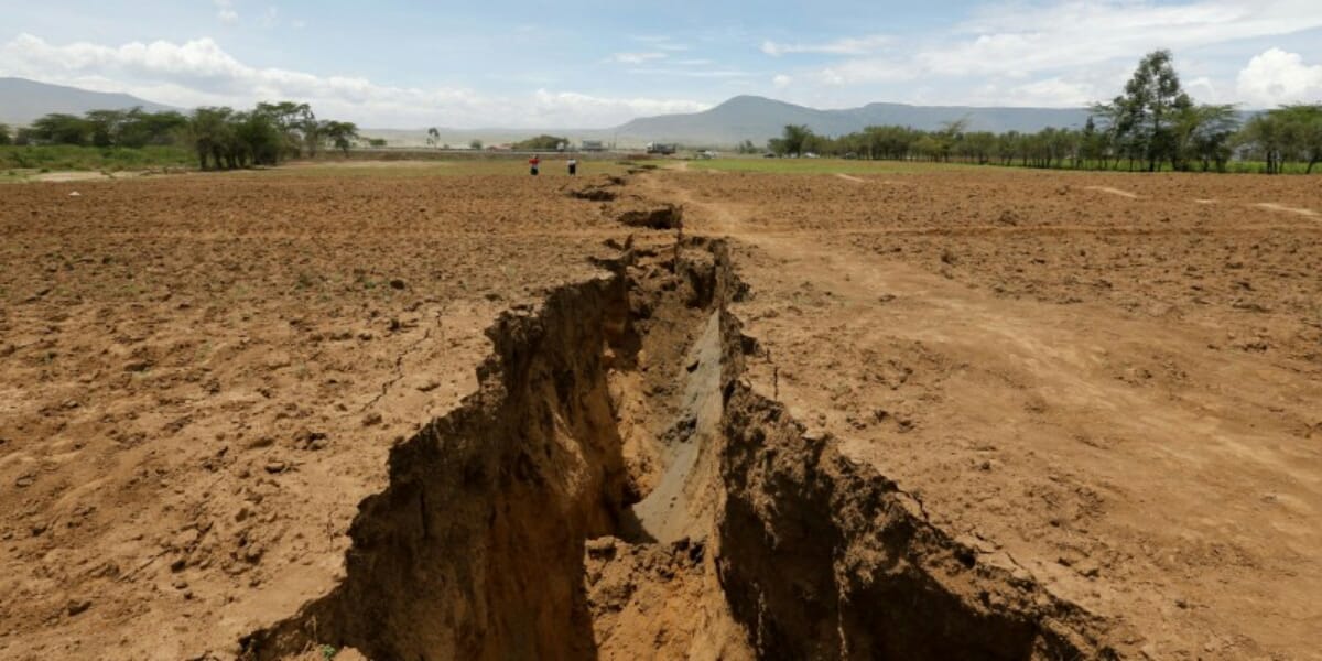 Kilométrica grieta en Kenia estaría partiendo a África en dos