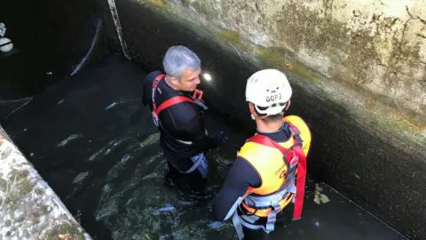 Intensa búsqueda de persona que cayó a un canal en Quillón