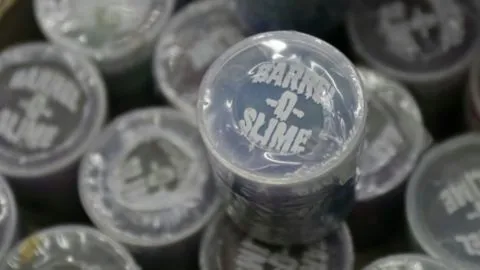 14 niños resultan intoxicados con “slime”, un tóxico juguete comercializado en el país