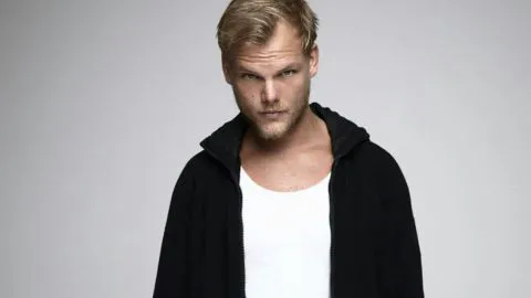 Reconocido DJ sueco Avicii fue encontrado muerto en su casa este viernes